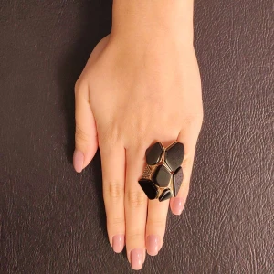 Anel Ouro 18K, Onix E Diamantes Anel Ouro 18K, Onix E Diamantes