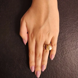 Anel Ouro 18K, Pérola, Rubis E Diamantes Anel Ouro 18K, Pérola, Rubis E Diamantes