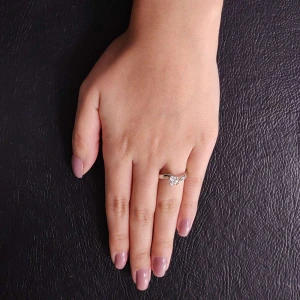 Anel Ouro Branco E Diamante Solitário