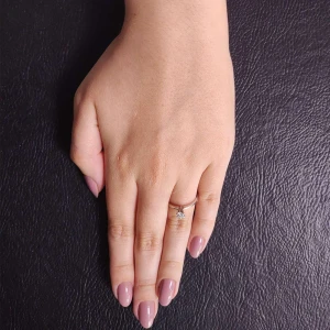 Anel Ouro Branco E Diamante Solitário Anel Ouro Branco E Diamante Solitário