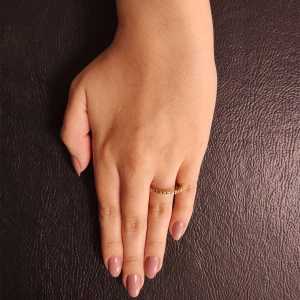 Meia Aliança Ouro 18K E Diamantes Meia Aliança Ouro 18K E Diamantes