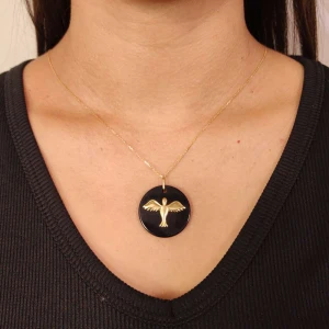 Pingente Em Onix E Detalhes Em Ouro 18K