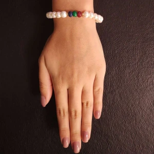 Pulseira Em Pérolas, Rubi, Safira, Esmeralda E Detalhes Em Ouro 18K